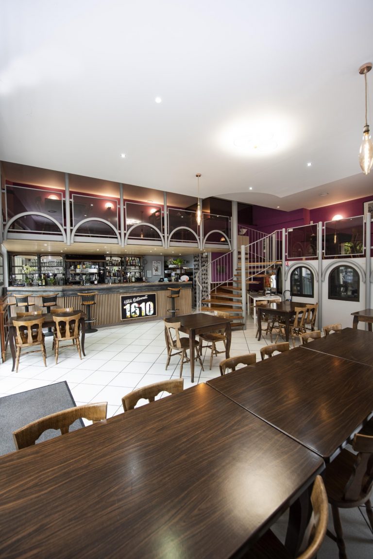 salle (15) copie-bistrorant1610