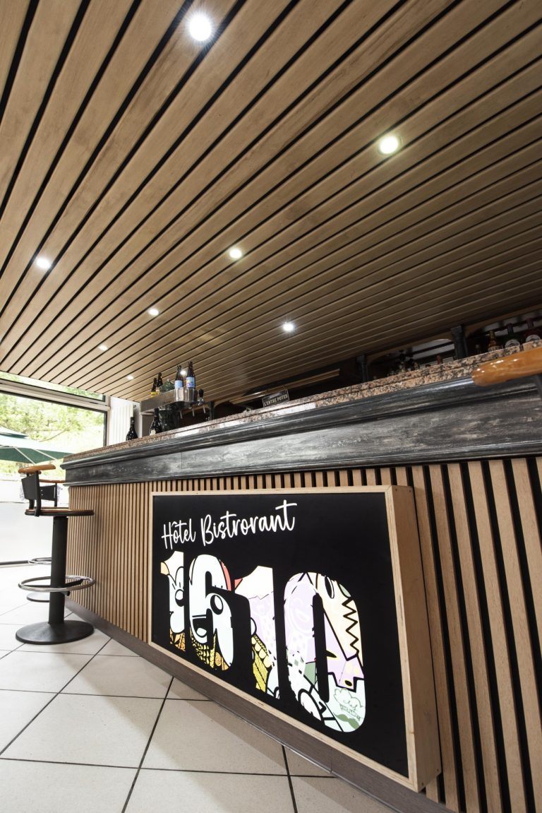 salle (21) copie-bistrorant1610